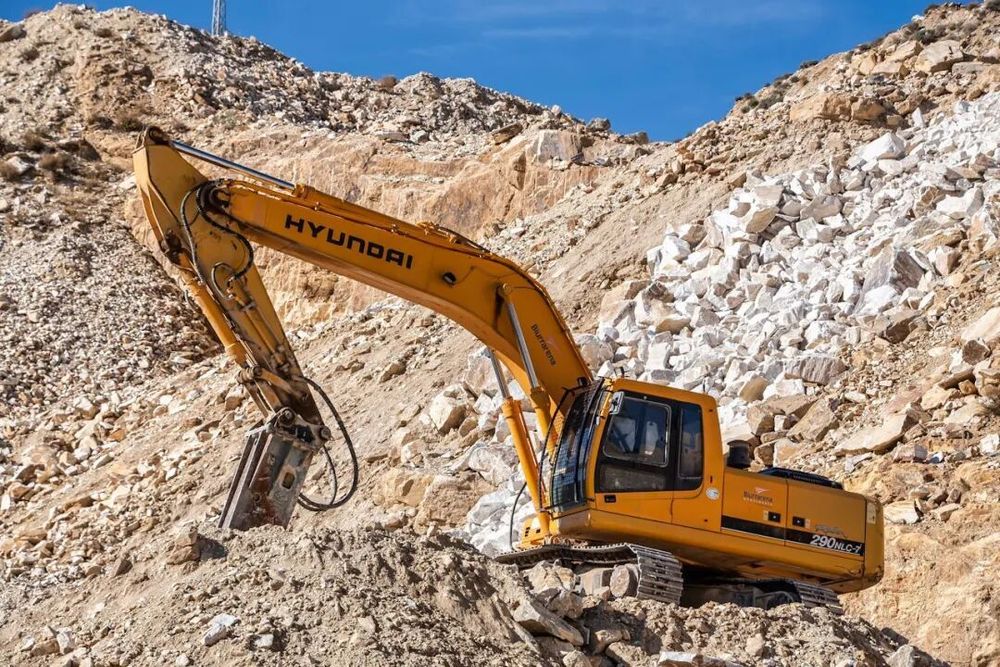 Empowering a Global Construction Equipment Leader under HD Hyundai:
aTalent Builds a Unified Learning Platform Across Korea, Europe, and North America