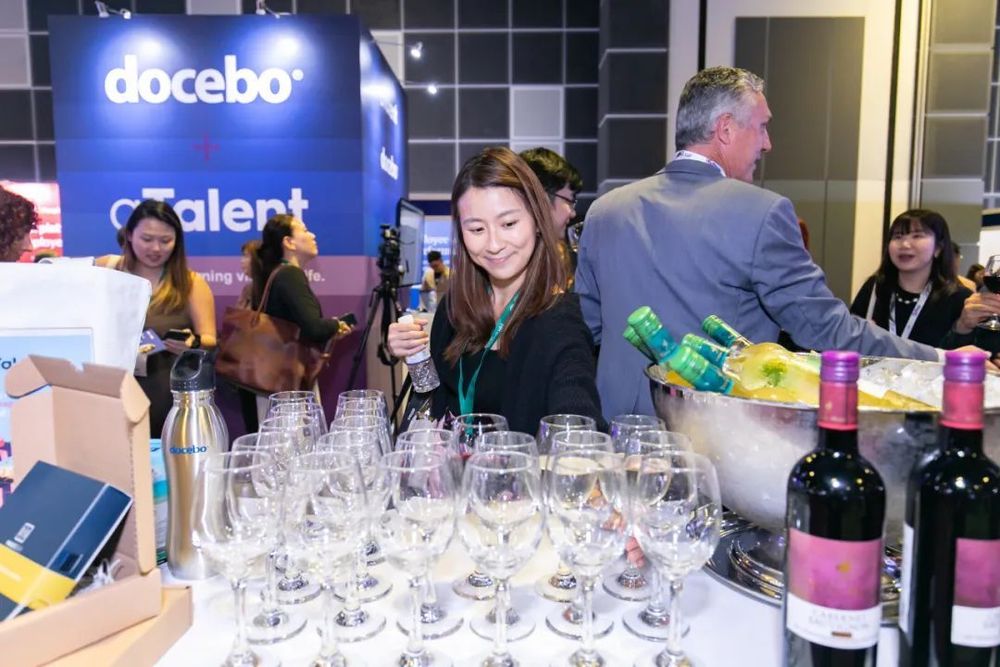 Illuminating Singapore with a Brushstroke of Purple: aTalent &Docebo joint event in Singapore!