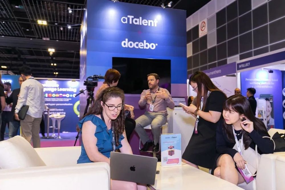 Illuminating Singapore with a Brushstroke of Purple: aTalent &Docebo joint event in Singapore!