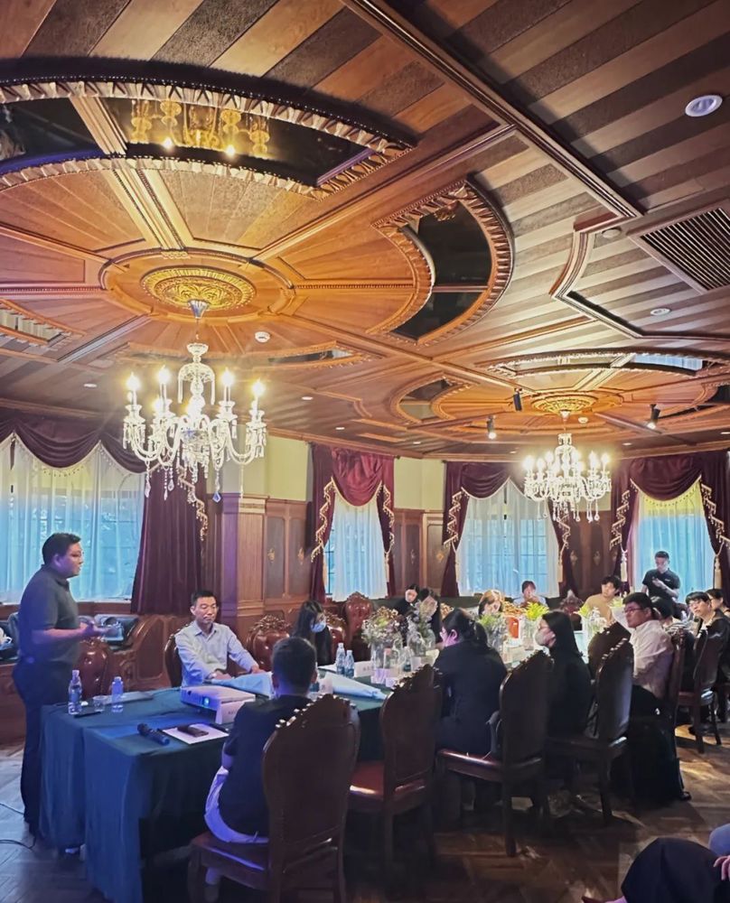 Refined Dialogues with Executives | Implementing "Wei-ghty" and Powerful Talent Management
